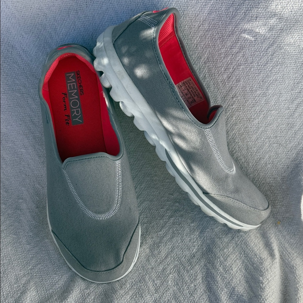 Women’s Skechers 10 Slip-On Memory Foam Sneakers in Gray  Bright Pink Lining